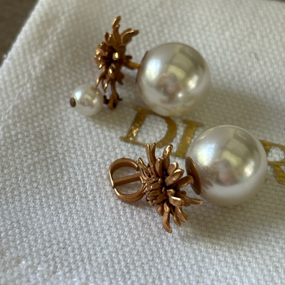 DIOR | TRIBALES pearl and rose gold earrings - Picture 4 of 10